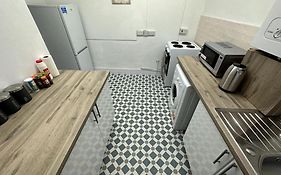 Spectacular 2 Bedroom On Tower Bridge
